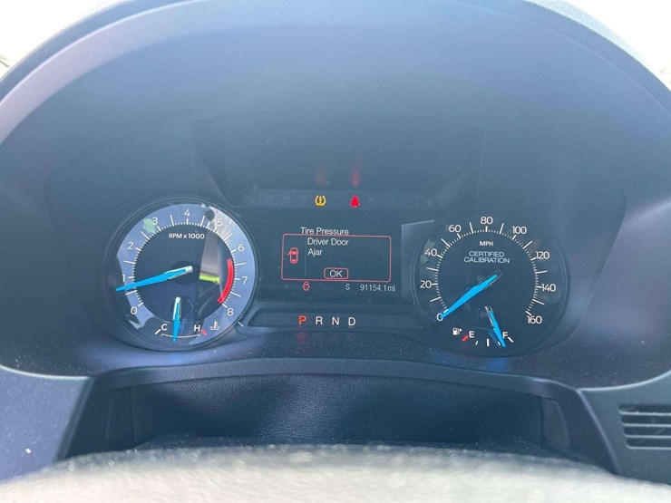 2016-ford-explorer-image-16