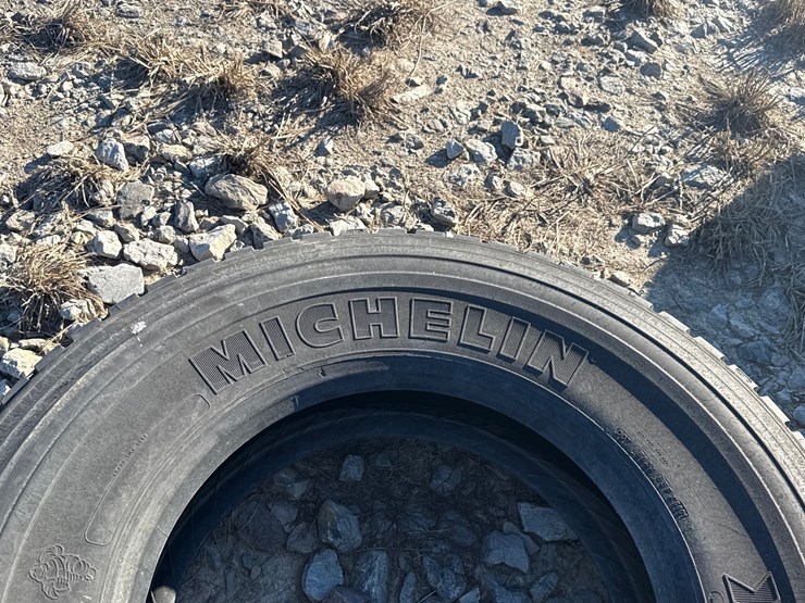 #9733-•-12r22.5-tire-inv#-9733-image-5