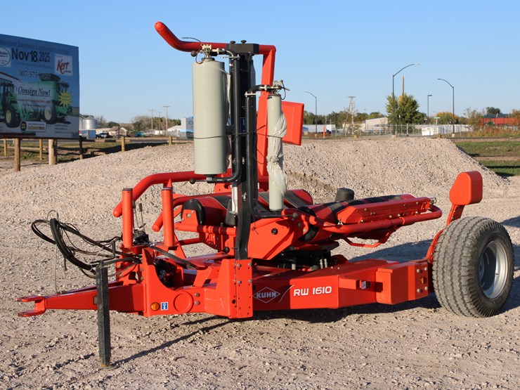 #2097-•-#2097--kuhn-rw1610-single-bale-wrapper-with-twin-wrapper,-monitor,-great-shape-with-low-use!-image-45