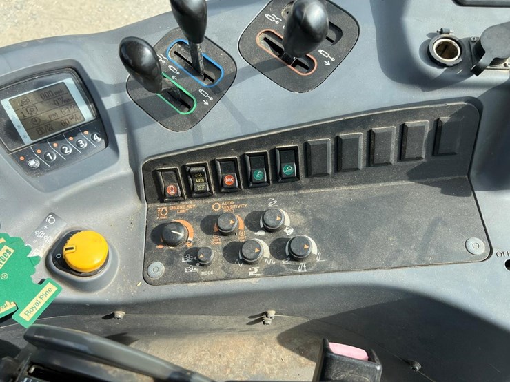 2016-kubota-m135gx-image-32