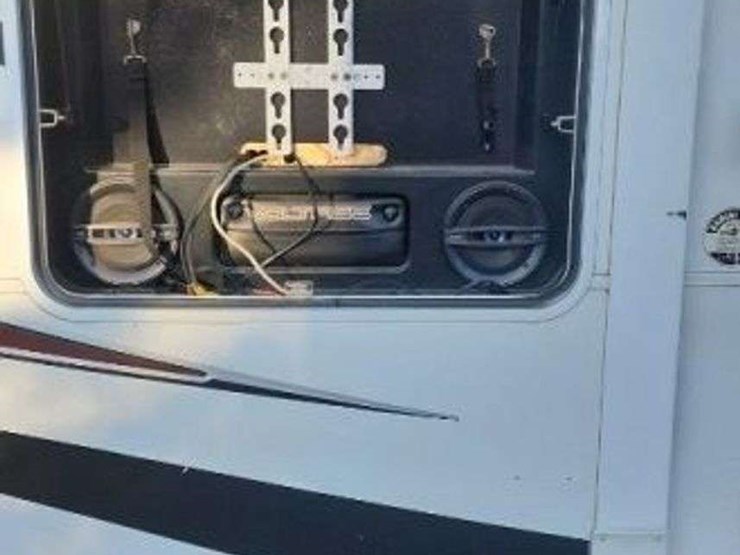 2013-dutchman-voltage-toy-hauler-40-foot.-image-16