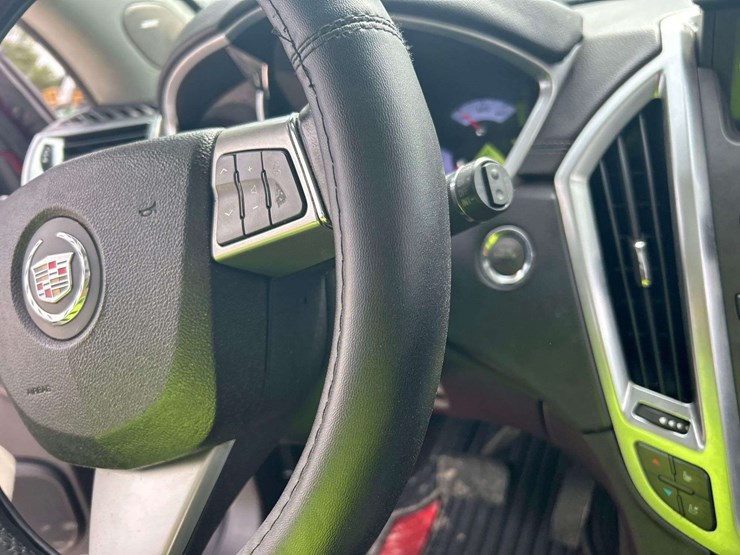 2012-cadillac-srx-image-12