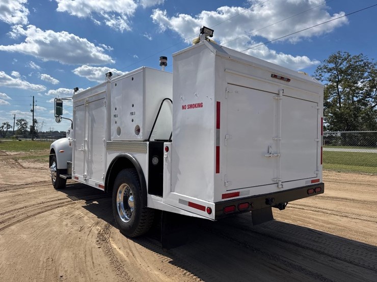 2007-peterbilt-335-image-2