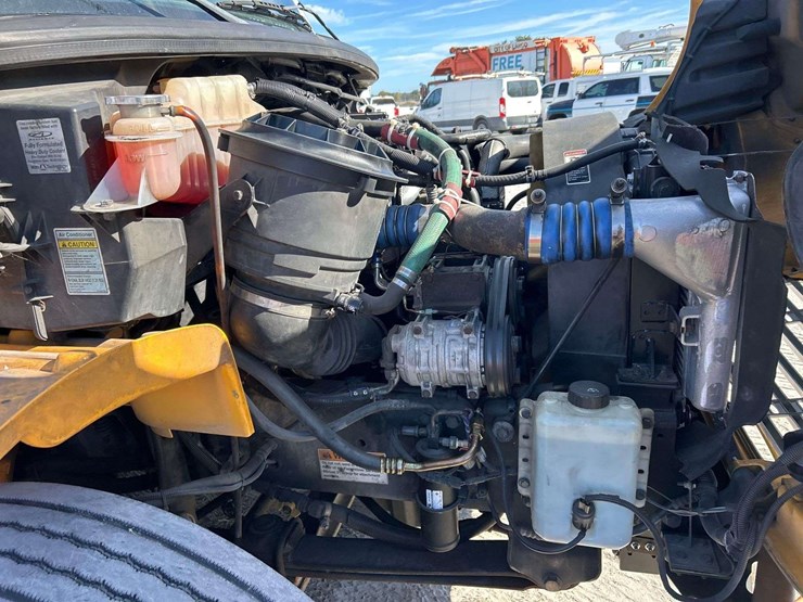 2009-freightliner-b2-image-8