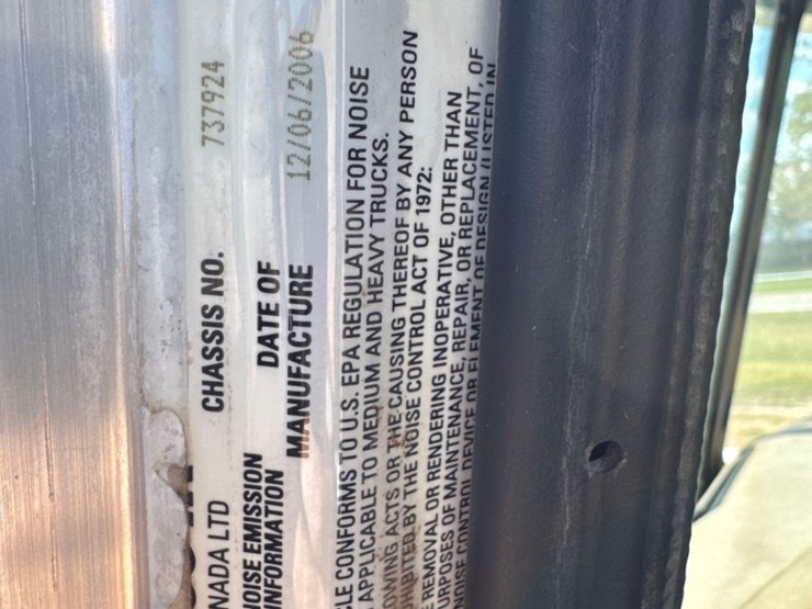 2007-peterbilt-335-image-35