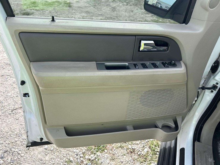 2014-ford-expedition-image-10