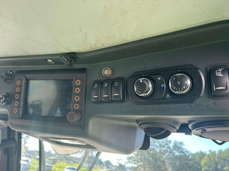 2020-mathieu-mc210-azura-flex-street-sweeper-image-17