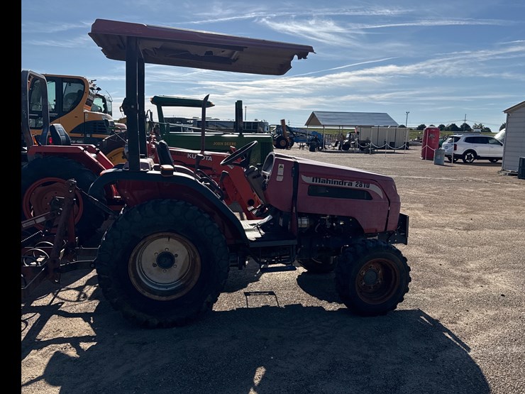 mahindra-2810-image-8