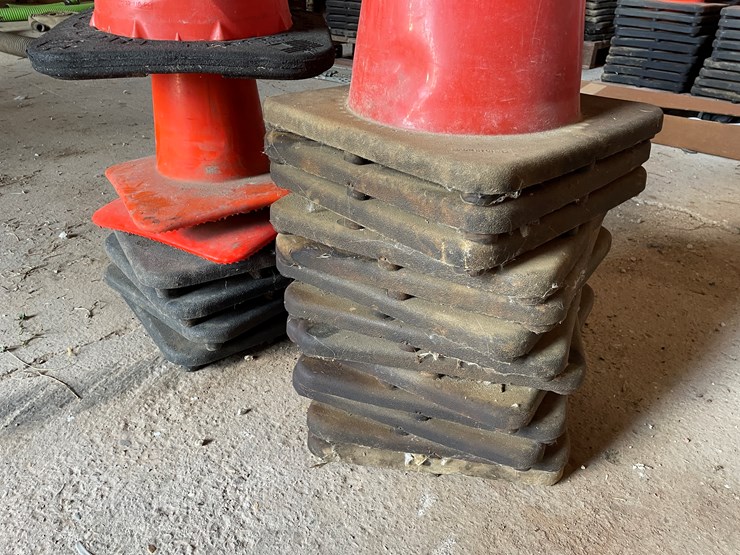 #1055-•-misc.-traffic-cones-image-3