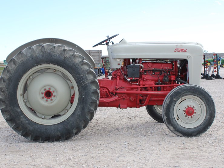 1957-ford-850-image-1