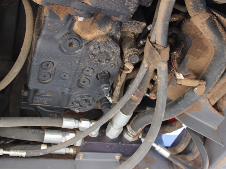 #2065-•-#2065---mf-hesston-wr-9770-swather-image-82