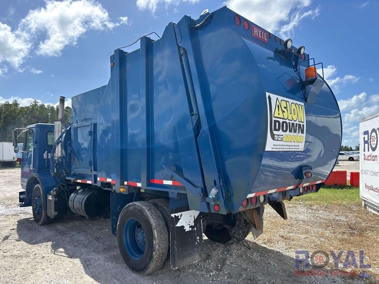 2005-autocar-wxr-heil-rear-loader-garbage-truck-image-4
