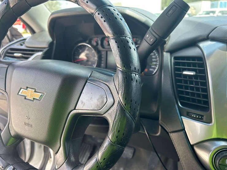 2016-chevrolet-tahoe-image-15