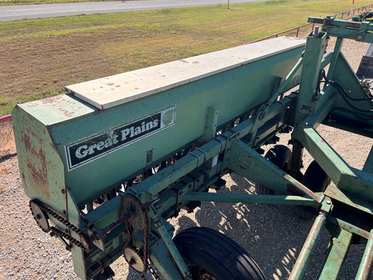 #t8082-•-great-plains-ss-24-grain-drill-image-25