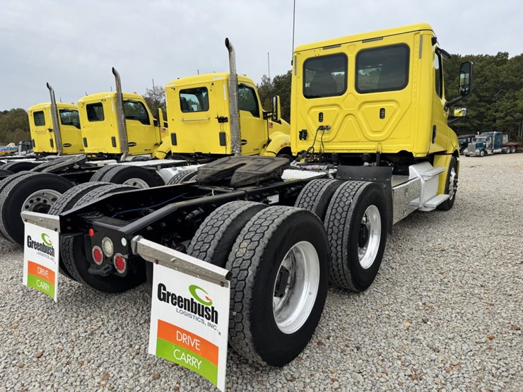 2018-freightliner-cascadia-126-image-5