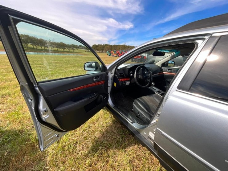 2012-subaru-outback-(at,-awd,-2.5l,-miles-image-11