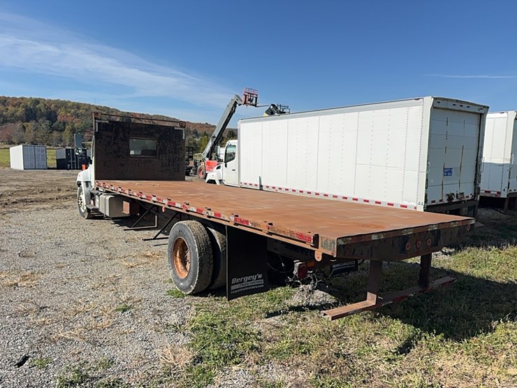 2018-hino-268-image-4