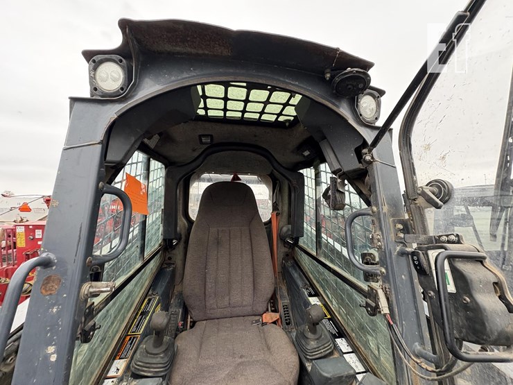 2017-deere-333g-image-16