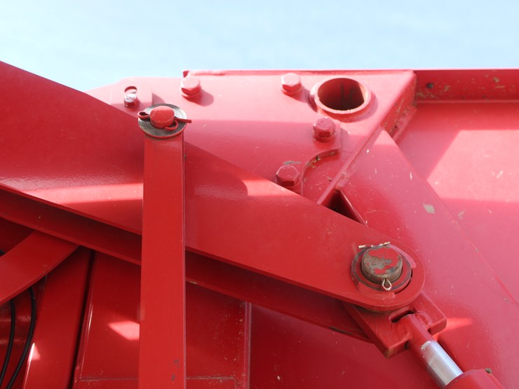 2015-new-holland-roll-belt-560-image-37