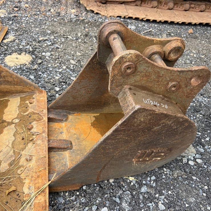 WB 17" PIN ON EXCAVATOR BUCKET