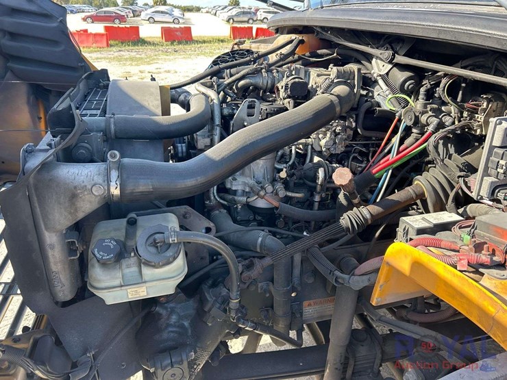 2009-freightliner-b2-image-7