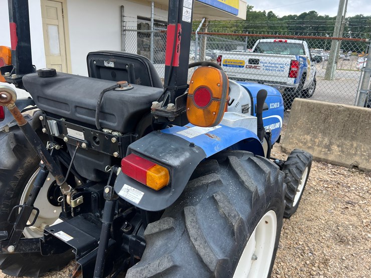 2011-new-holland-30-image-13