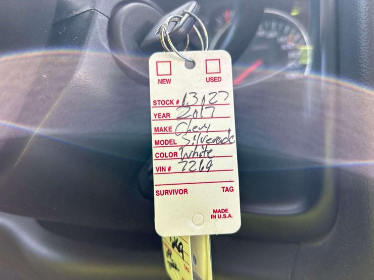 2017-chevrolet-silverado-image-34