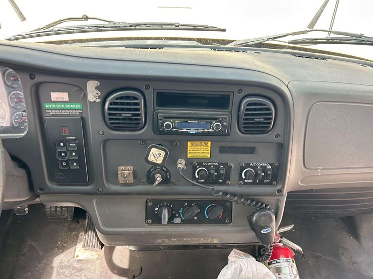 2007-freightliner-b2-image-15