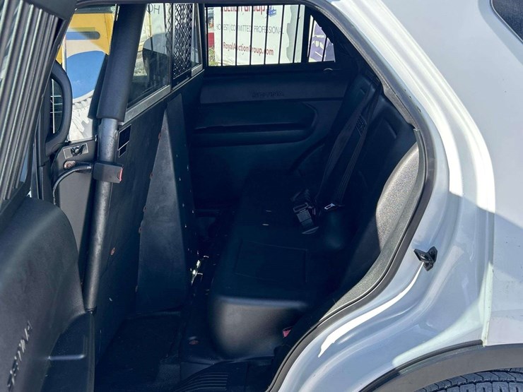 2019-ford-explorer-image-24