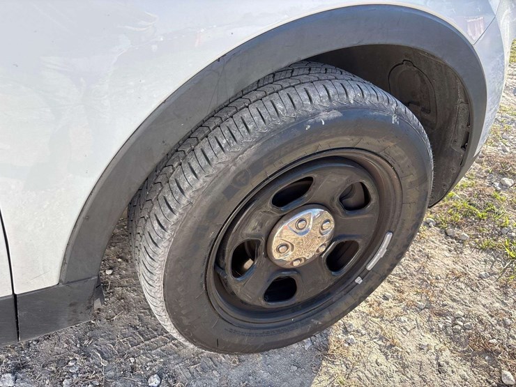 2018-ford-explorer-image-26