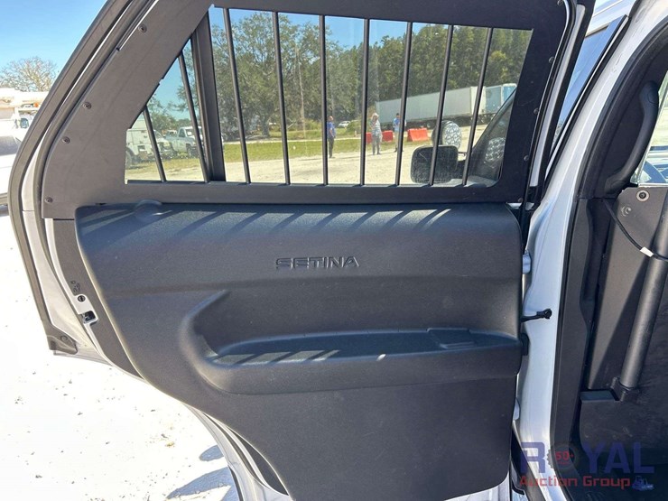 2018-ford-explorer-image-21