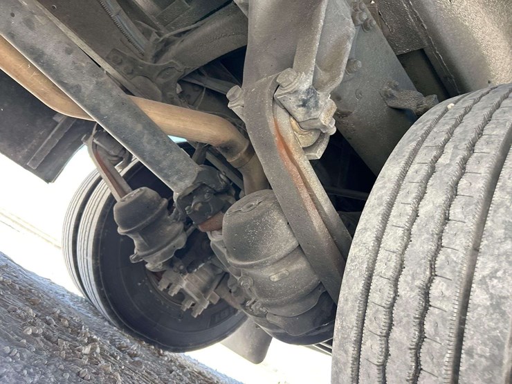 2009-freightliner-b2-image-33