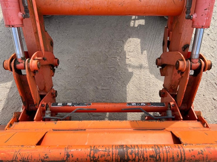 2016-kubota-m135gx-image-10