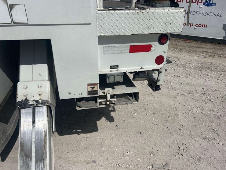 2016-freightliner-m2-106-altec-am50-50ft-bucket-truck-image-26
