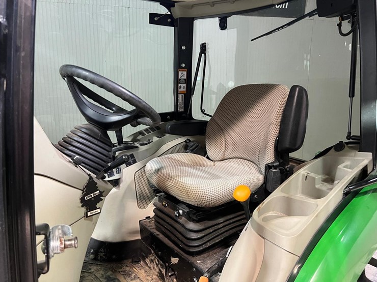 2020-john-deere-3046r-image-24