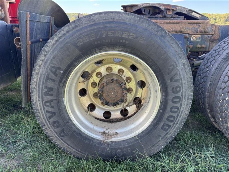 2005-peterbilt-387-image-49