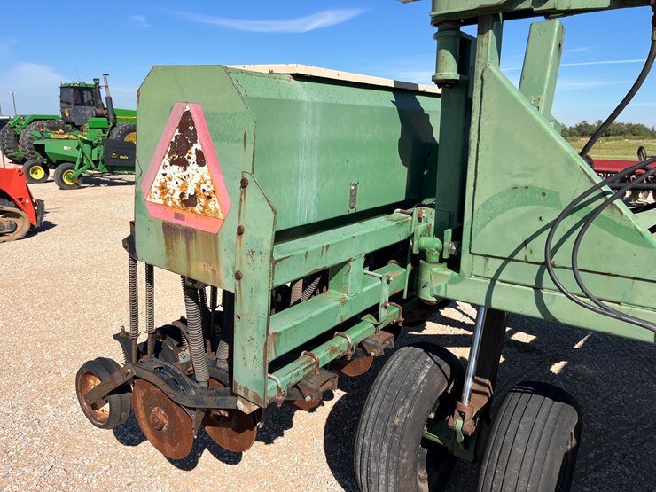 #t8082-•-great-plains-ss-24-grain-drill-image-14