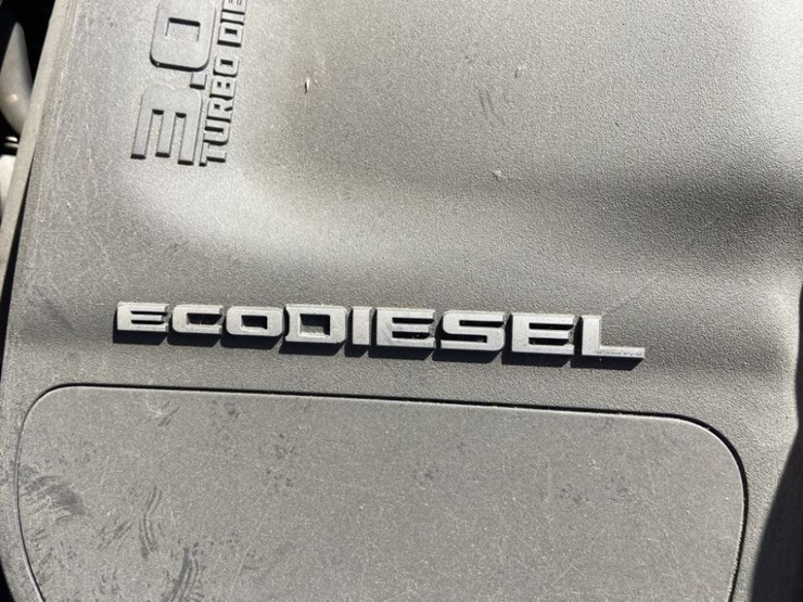 2015-dodge-ram-crew-cab-4wd-pickup-image-36