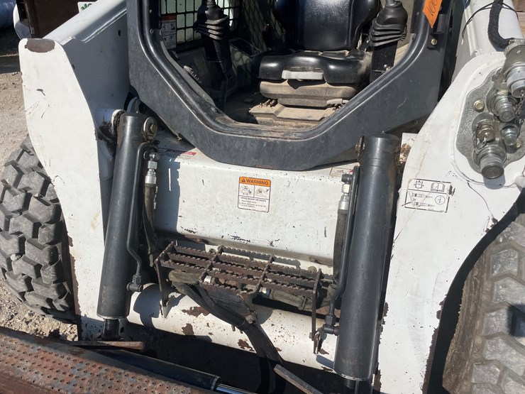 2011-bobcat-s650-image-25