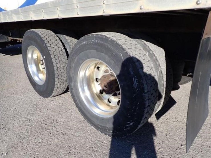 2014-freightliner-business-class-m2-106-image-47