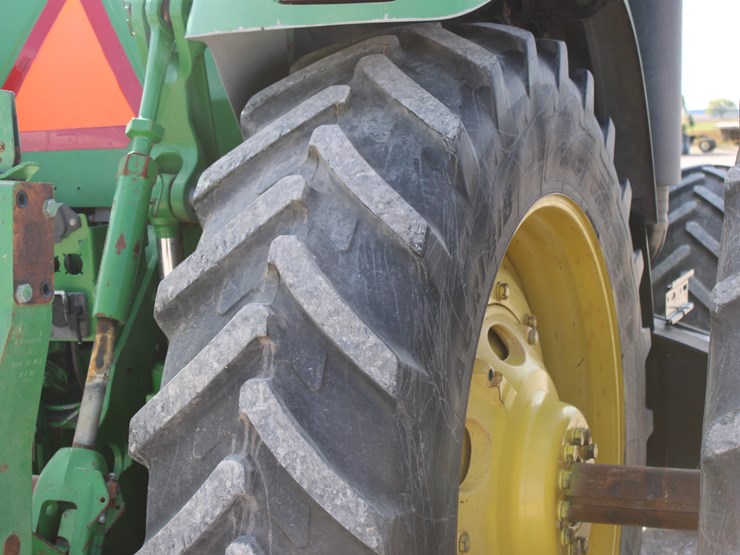 john-deere-8320-image-28