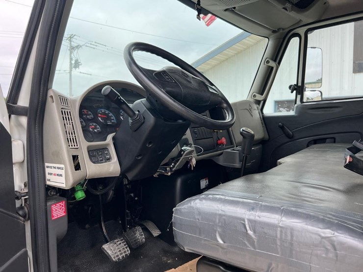 2017-international-durastar-4300-image-30