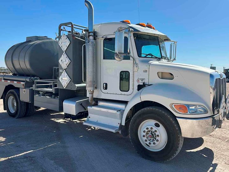 2014-peterbilt-337-image-2