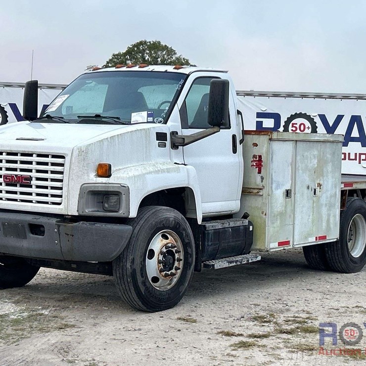 2005 GMC C8500 Flatbed Service Truck