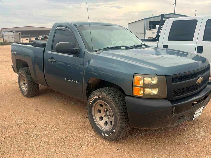 2011-chevrolet-silverado-1500-image-2