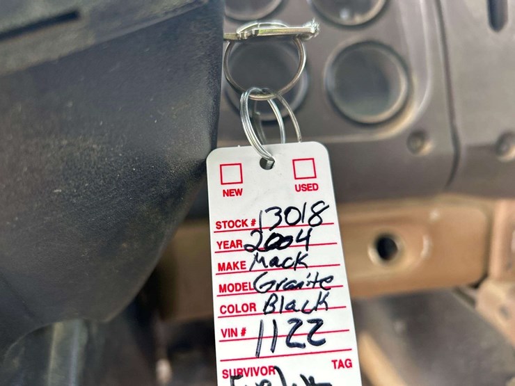 2004-mack-cv713-granite-fuel-and-lube-truck-image-13