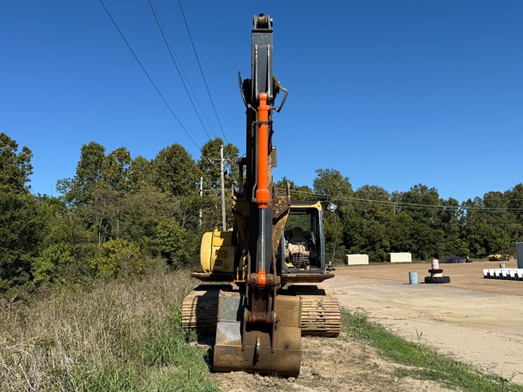 deere-225d-lc-image-3