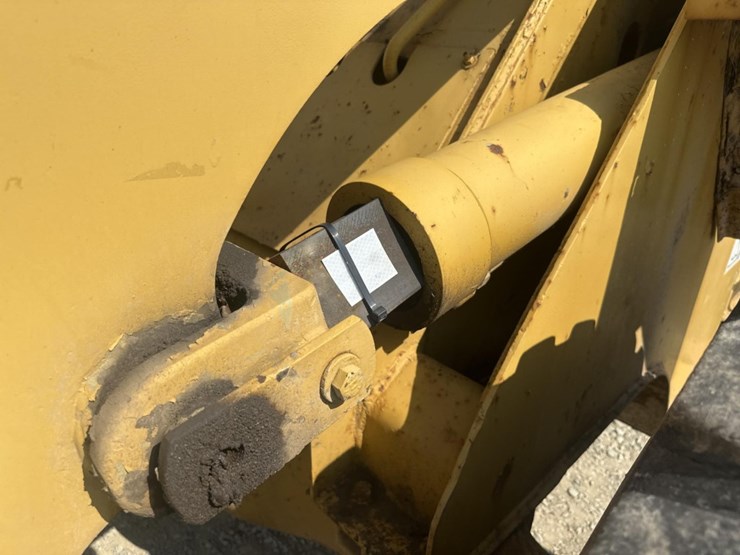 caterpillar-936-image-24