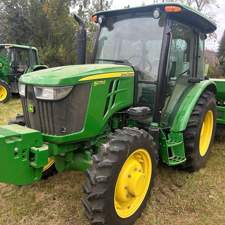 JOHN DEERE 5075E