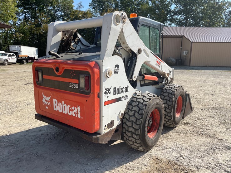 2011-bobcat-s650-image-37